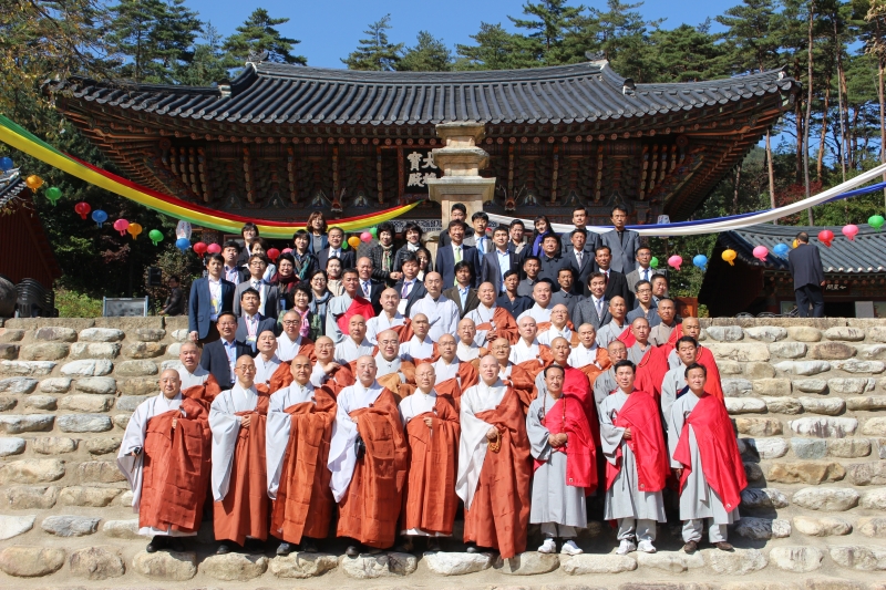 2015.10.15_금강산 신계사 8주년 남북합동법회, 신계사 앞 단체샷 (2)
